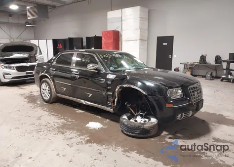 2010 Chrysler 300 Touring/Signature Series из США, поврежденный, VIN 2C3CK5CV9AH210853